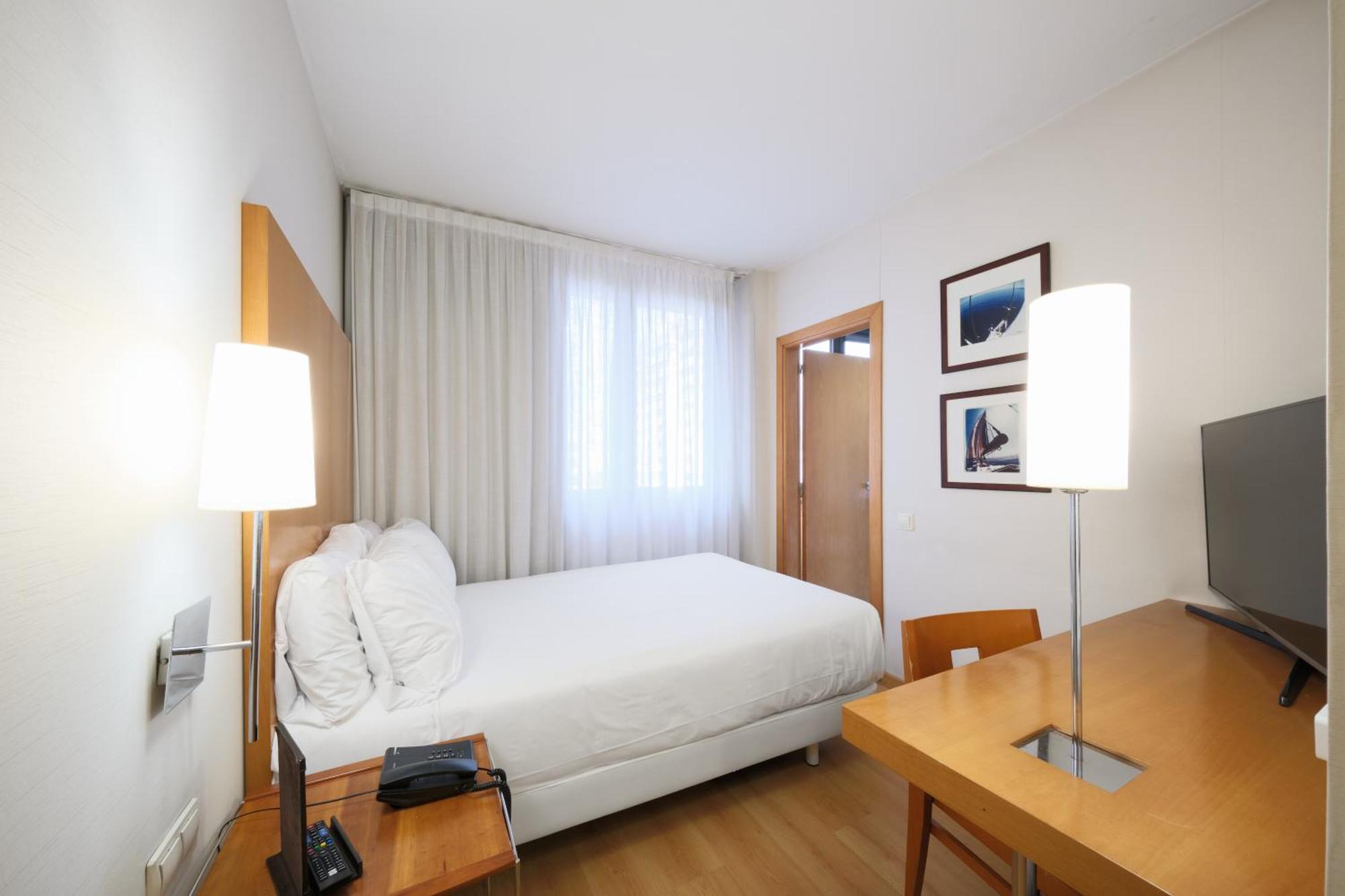 Catalonia Barcelona Beach Room photo